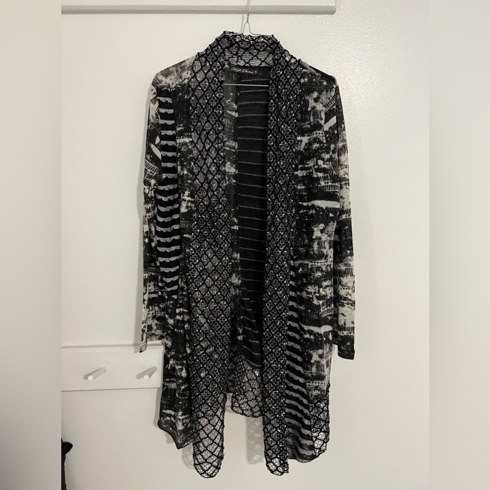 Black and white open light weight cardigan